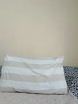 Snapshot of EbonySexySlimxxx chatting on April 27, 6:33 am EbonySexySlimxxx online show from April 27, 6:33 am