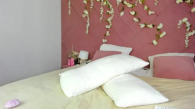 Snapshot of iris_barnes chatting on July 13, 1:08 am iris barnes online show from July 13, 1:08 am