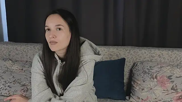 Snapshot of CutieFru1t chatting on April 14, 8:20 am CutieFru1t online show from April 14, 8:20 am