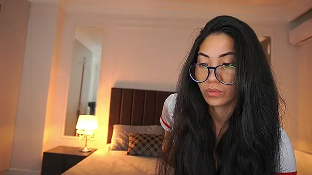 YunaYum online show from April 22, 8:21 pm