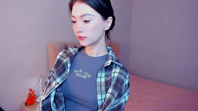 Snapshot of LibbieSchworm chatting on April 13, 8:42 am LibbieSchworm online show from April 13, 8:42 am