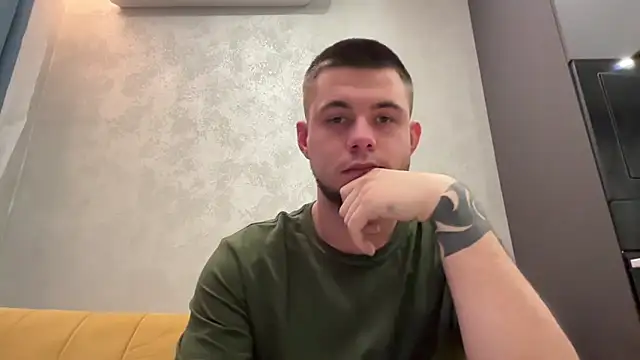 Snapshot of Viktor348 chatting on April 11, 6:40 am Viktor348 online show from April 11, 6:40 am