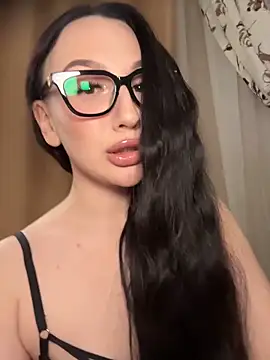 Snapshot of MileyBliss chatting on April 15, 6:31 am MileyBliss online show from April 15, 6:31 am