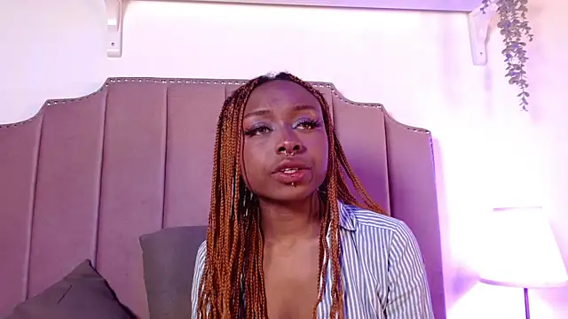 Snapshot of Midnigth_bluee chatting on April 11, 7:45 am Midnigth bluee online show from April 11, 7:45 am