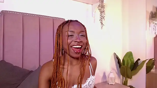 Snapshot of Midnigth_bluee chatting on April 15, 4:08 am Midnigth bluee online show from April 15, 4:08 am