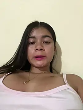 Snapshot of Kloe_zaf chatting on June 23, 5:49 am Kloe zaf online show from June 23, 5:49 am