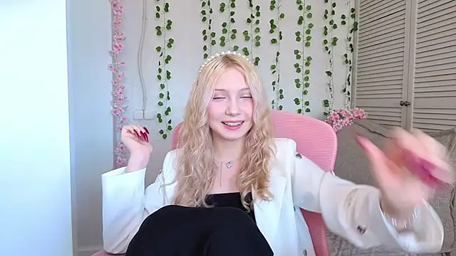 Snapshot of vielleee chatting on June 1, 9:33 am vielleee online show from June 1, 9:33 am