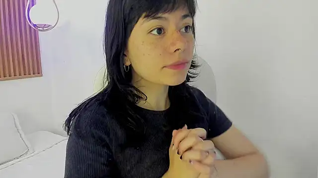 Snapshot of ghostmila chatting on May 2, 1:05 pm ghostmila online show from May 2, 1:05 pm