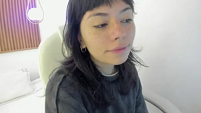 Snapshot of ghostmila chatting on May 21, 1:40 pm ghostmila online show from May 21, 1:40 pm