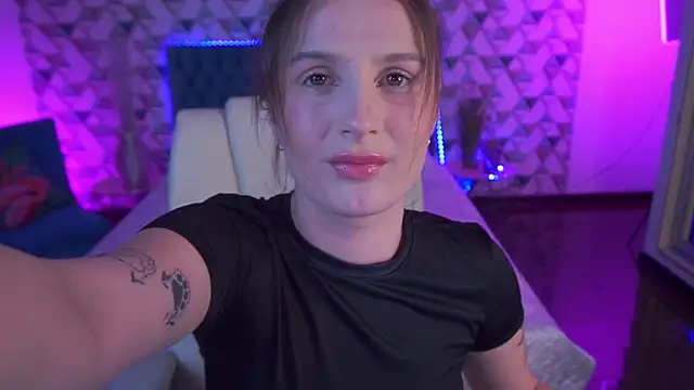 VikVikLove online show from May 28, 7:44 pm
