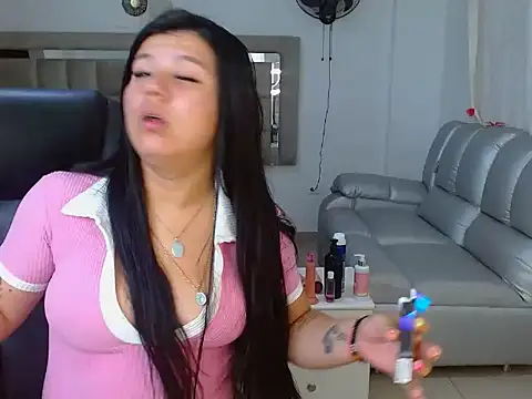 Snapshot of ShellyAdamssxox chatting on April 15, 1:34 am ShellyAdamssxox online show from April 15, 1:34 am