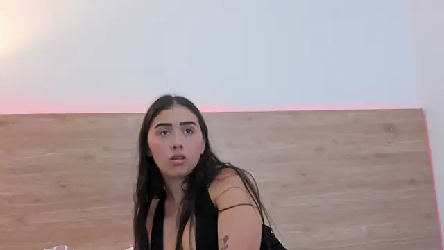 Zoevelvet  online show from April 8, 6:41 pm