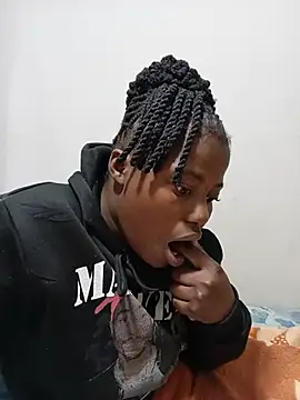 Snapshot of Scarlettxx_22 chatting on July 11, 5:32 am Scarlettxx 22 online show from July 11, 5:32 am