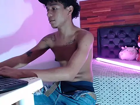 aarom  online show from April 10, 9:30 pm