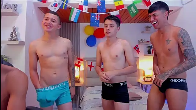 Snapshot of Seductive_BoysW chatting on July 6, 1:52 pm Seductive BoysW online show from July 6, 1:52 pm