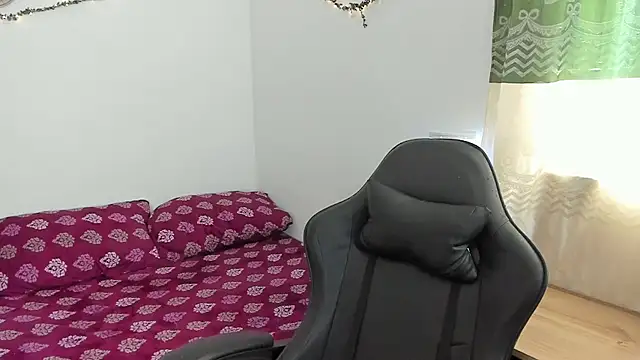 Snapshot of _iamrousie_ chatting on April 17, 1:58 pm iamrousie online show from April 17, 1:58 pm