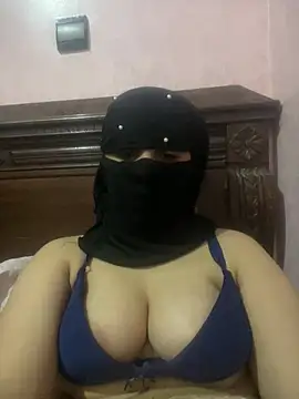 Snapshot of Arabe_Talent chatting on May 15, 11:56 pm Arabe Talent online show from May 15, 11:56 pm
