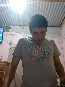 Snapshot of uriakela12 chatting on May 3, 9:43 pm uriakela12 online show from May 3, 9:43 pm