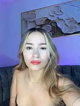 Snapshot of AmyRusso chatting on April 15, 1:56 am AmyRusso online show from April 15, 1:56 am