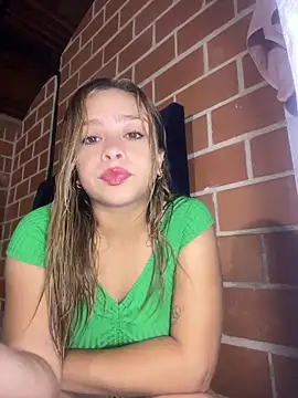 Snapshot of jade06_ chatting on May 21, 1:12 am jade06 online show from May 21, 1:12 am