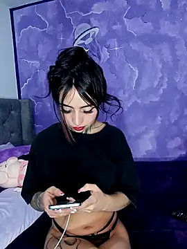 Snapshot of Rouxx_1 chatting on May 14, 8:15 pm Rouxx 1 online show from May 14, 8:15 pm