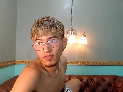 Snapshot of Juan_saul1 chatting on May 28, 9:01 pm Juan saul1 online show from May 28, 9:01 pm