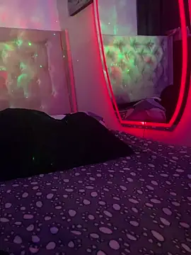 Snapshot of pauline_and_bruno chatting on April 14, 5:02 am pauline and bruno online show from April 14, 5:02 am