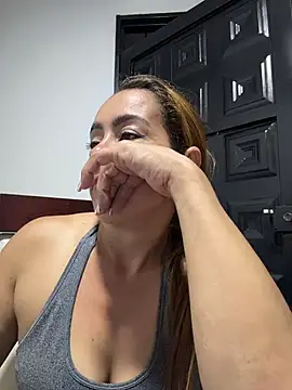 Natigoonzalez online show from May 6, 1:14 am
