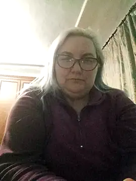 Snapshot of AureliaSky598 chatting on April 19, 8:11 pm AureliaSky598 online show from April 19, 8:11 pm