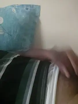 Snapshot of Srini_9393 chatting on April 14, 6:52 am Srini 9393 online show from April 14, 6:52 am