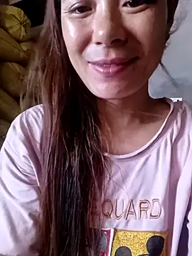 Snapshot of mia0033 chatting on July 21, 8:27 am mia0033 online show from July 21, 8:27 am