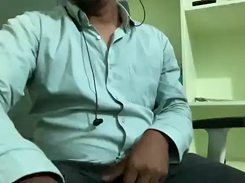 Snapshot of Mee_Baadshah chatting on July 24, 5:55 pm Mee Baadshah online show from July 24, 5:55 pm