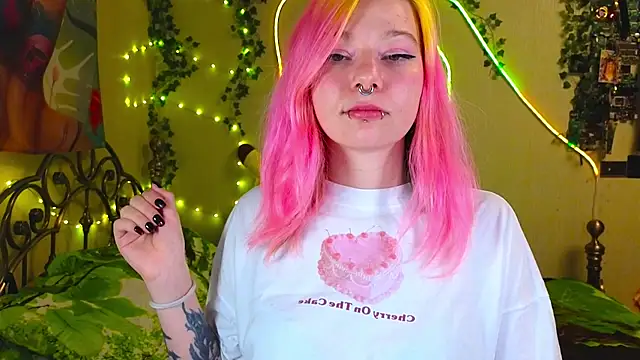 Snapshot of Sansarella chatting on January 7, 3:47 pm Sansarella online show from January 7, 3:47 pm