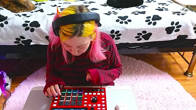 Snapshot of Sansarella chatting on January 18, 6:44 pm Sansarella online show from January 18, 6:44 pm