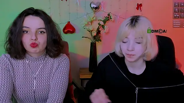 Snapshot of mia_mooon_ chatting on April 15, 9:49 am mia mooon online show from April 15, 9:49 am