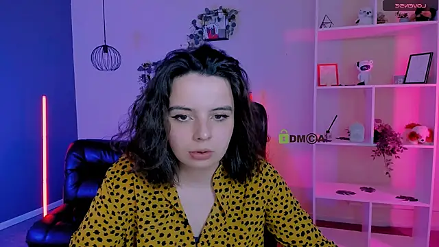 Snapshot of mia_mooon_ chatting on May 6, 8:52 am mia mooon online show from May 6, 8:52 am