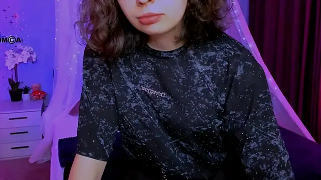 Snapshot of mia_mooon_ chatting on May 11, 9:04 am mia mooon online show from May 11, 9:04 am