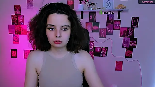 Snapshot of mia_mooon_ chatting on May 17, 9:17 am mia mooon online show from May 17, 9:17 am