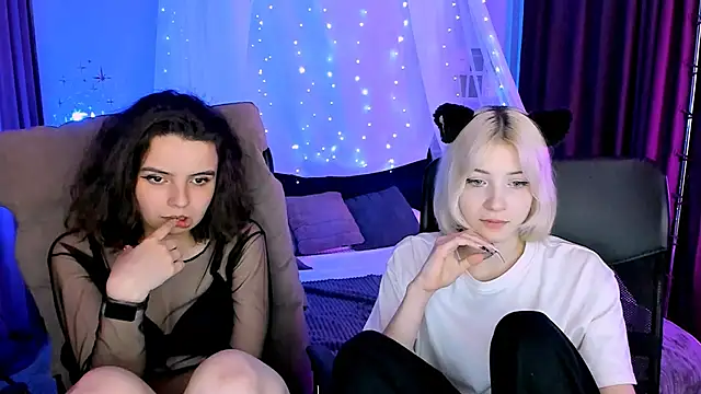 Snapshot of mia_mooon_ chatting on May 19, 8:48 pm mia mooon online show from May 19, 8:48 pm