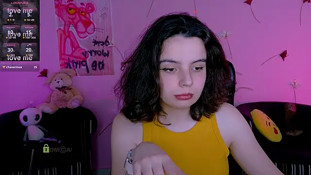 Snapshot of mia_mooon_ chatting on June 2, 8:27 am mia mooon online show from June 2, 8:27 am