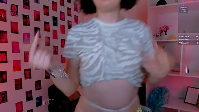 Snapshot of mia_mooon_ chatting on June 23, 11:52 am mia mooon online show from June 23, 11:52 am