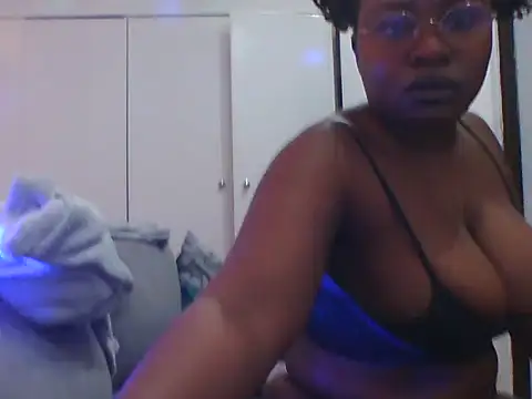 Snapshot of TwerkingTemptress chatting on April 24, 10:45 pm TwerkingTemptress online show from April 24, 10:45 pm