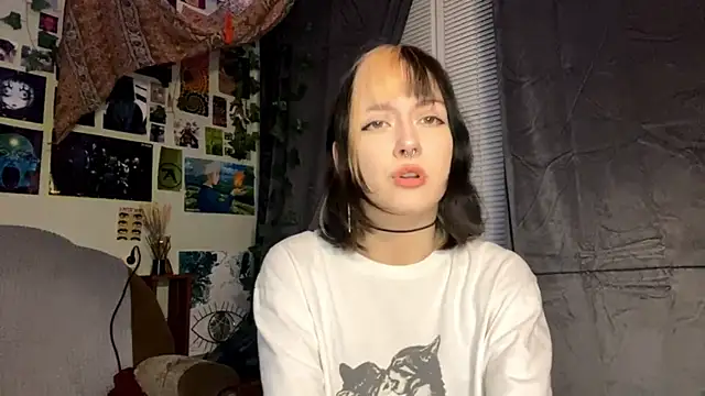 Snapshot of AllegraStaffieri chatting on April 8, 9:15 pm AllegraStaffieri online show from April 8, 9:15 pm