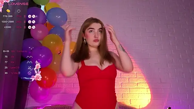 Snapshot of sweetandcuteee chatting on June 1, 9:44 am sweetandcuteee online show from June 1, 9:44 am