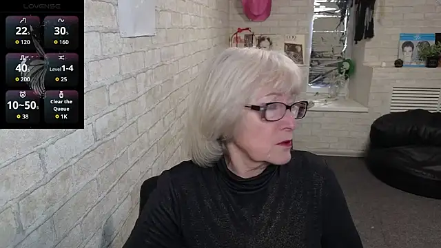 Snapshot of Zuri_Zodiac chatting on April 10, 8:52 am Zuri Zodiac online show from April 10, 8:52 am