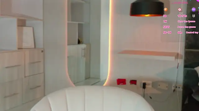 Snapshot of Adrianaa_gold chatting on June 3, 2:33 pm Adrianaa gold online show from June 3, 2:33 pm