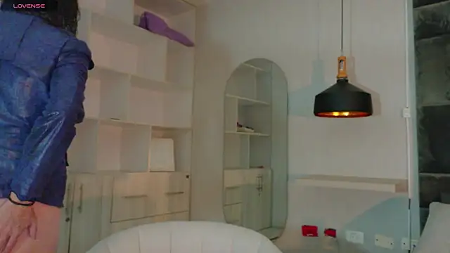 Snapshot of Adrianaa_gold chatting on June 17, 12:50 pm Adrianaa gold online show from June 17, 12:50 pm