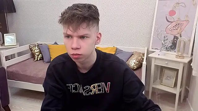 Snapshot of EliotMars chatting on April 13, 11:05 am EliotMars online show from April 13, 11:05 am