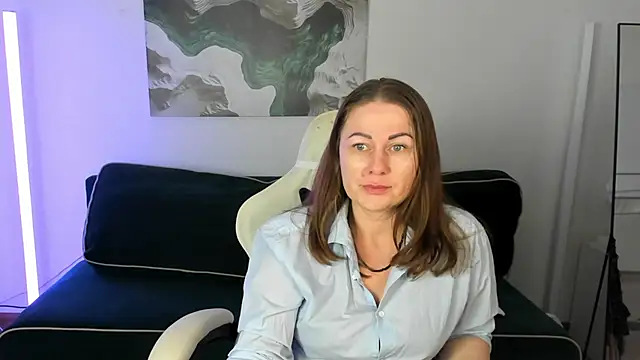 NinnaBrewer online show from April 22, 2:03 am