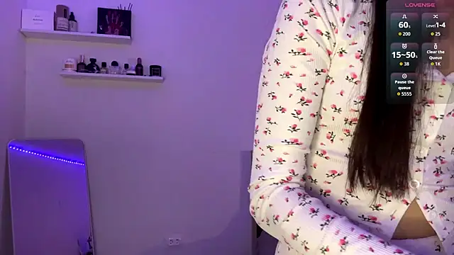 SophieLaine online show from April 24, 6:10 pm